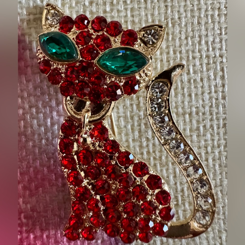Kitty Cat Stylized Red Rhinestone Brooch Beautiful Statement Pin NIP Cute❣️